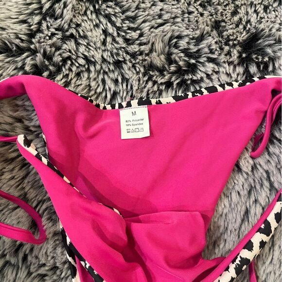 NWOT super cheeky bikini - Picture 2 of 3